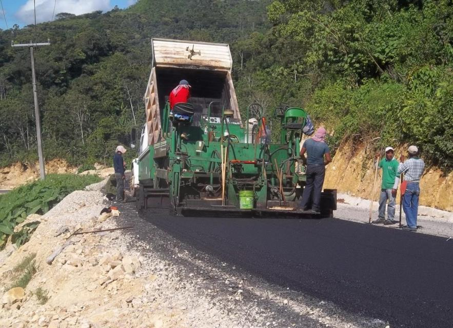 Pavimentación asfáltica en carretera